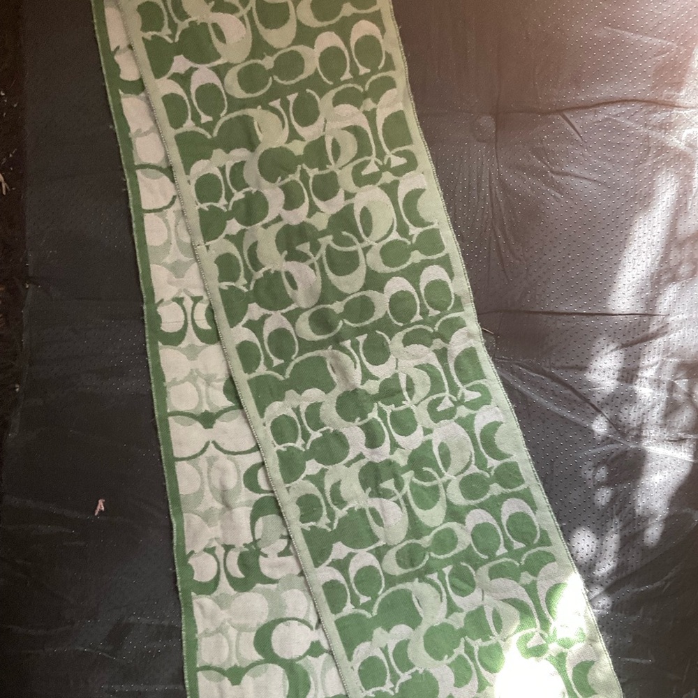 “COACH” Reversible Green and White Logo Fringed Scarf. - Picture 5 of 15